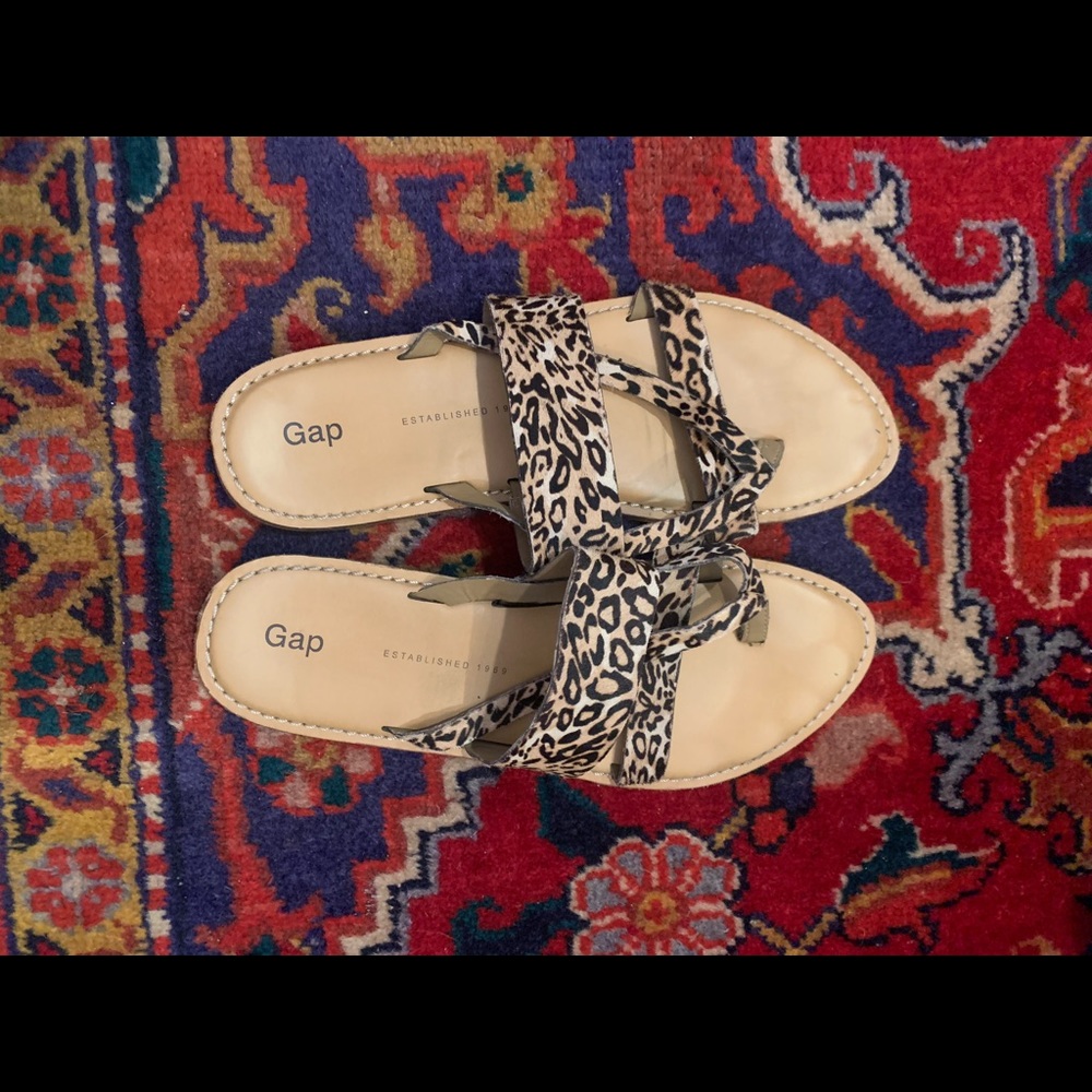 Gap leopard sandal